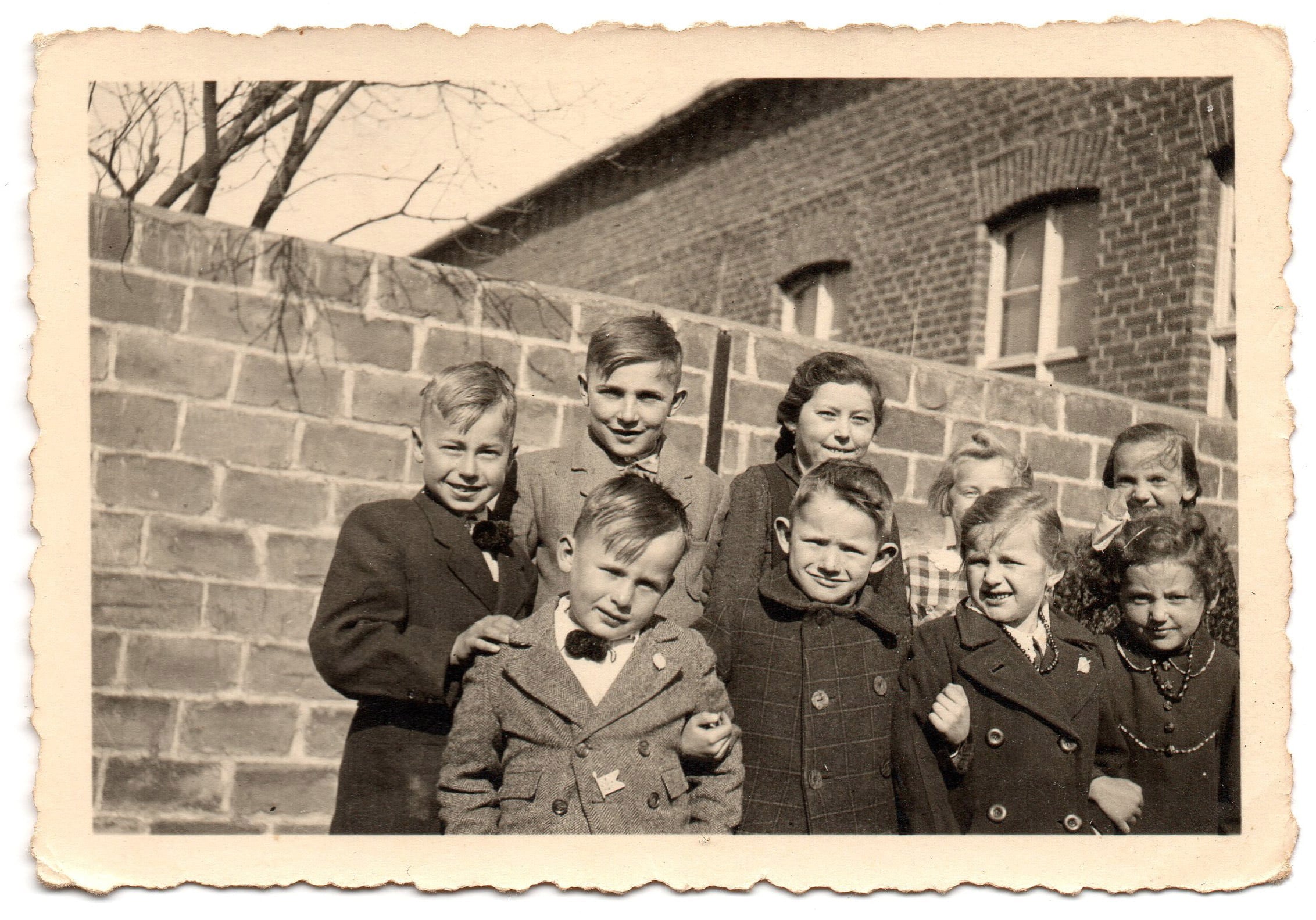 Schulklasse von Wittbrietzen etwa 1943 vermutlich nach Zeugnisausgabe