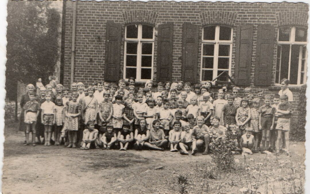 1968 - Pfarrhaus Wittbrietzen - Behinderte Kinder aus dem Samariter-Anstalten Fürstenwalde zu Gast