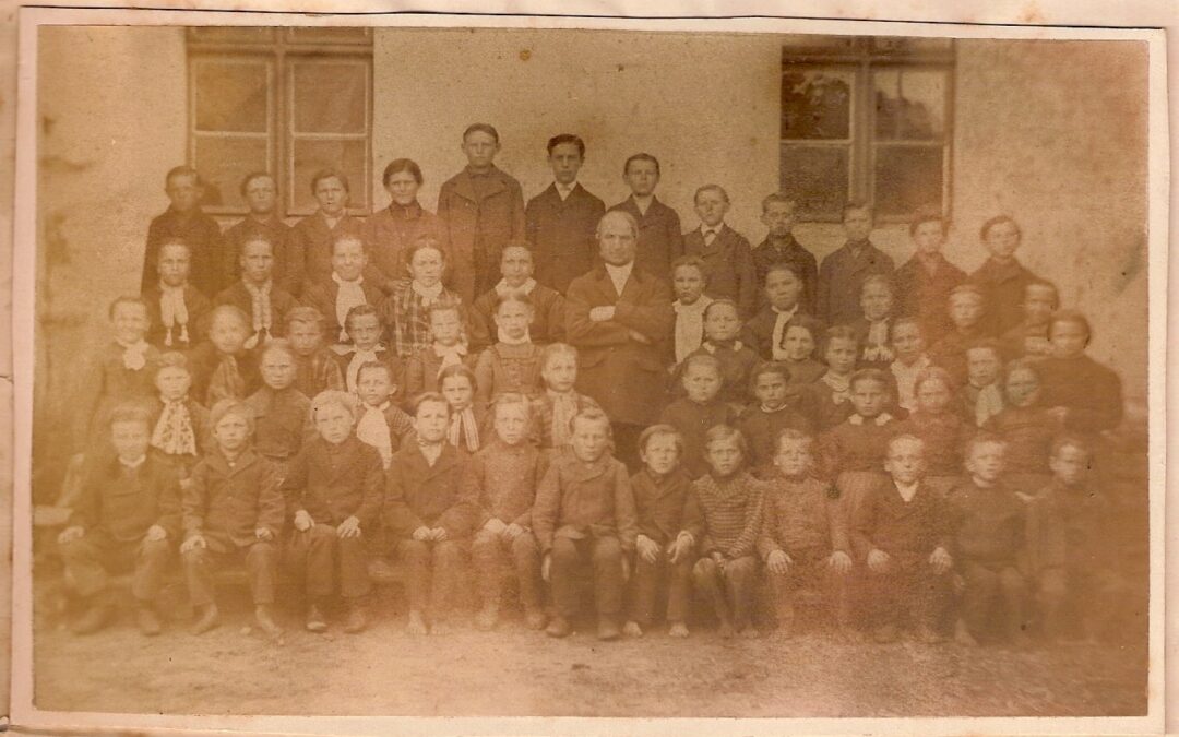 Schulklasse Wittbrietzen mit Lehrer Kanow um 1880