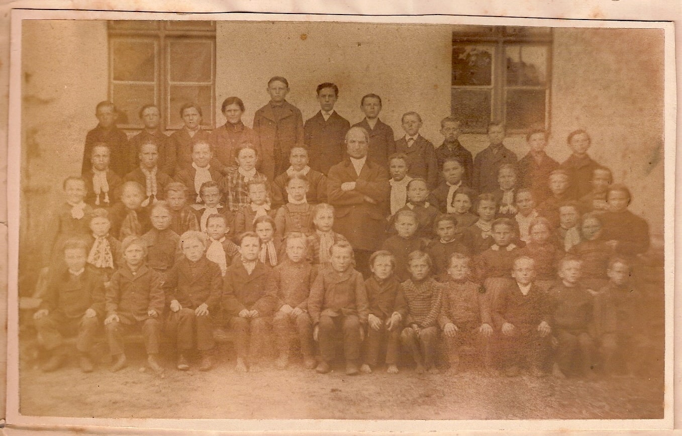 Schulklasse Wittbrietzen mit Lehrer Kanow um 1880